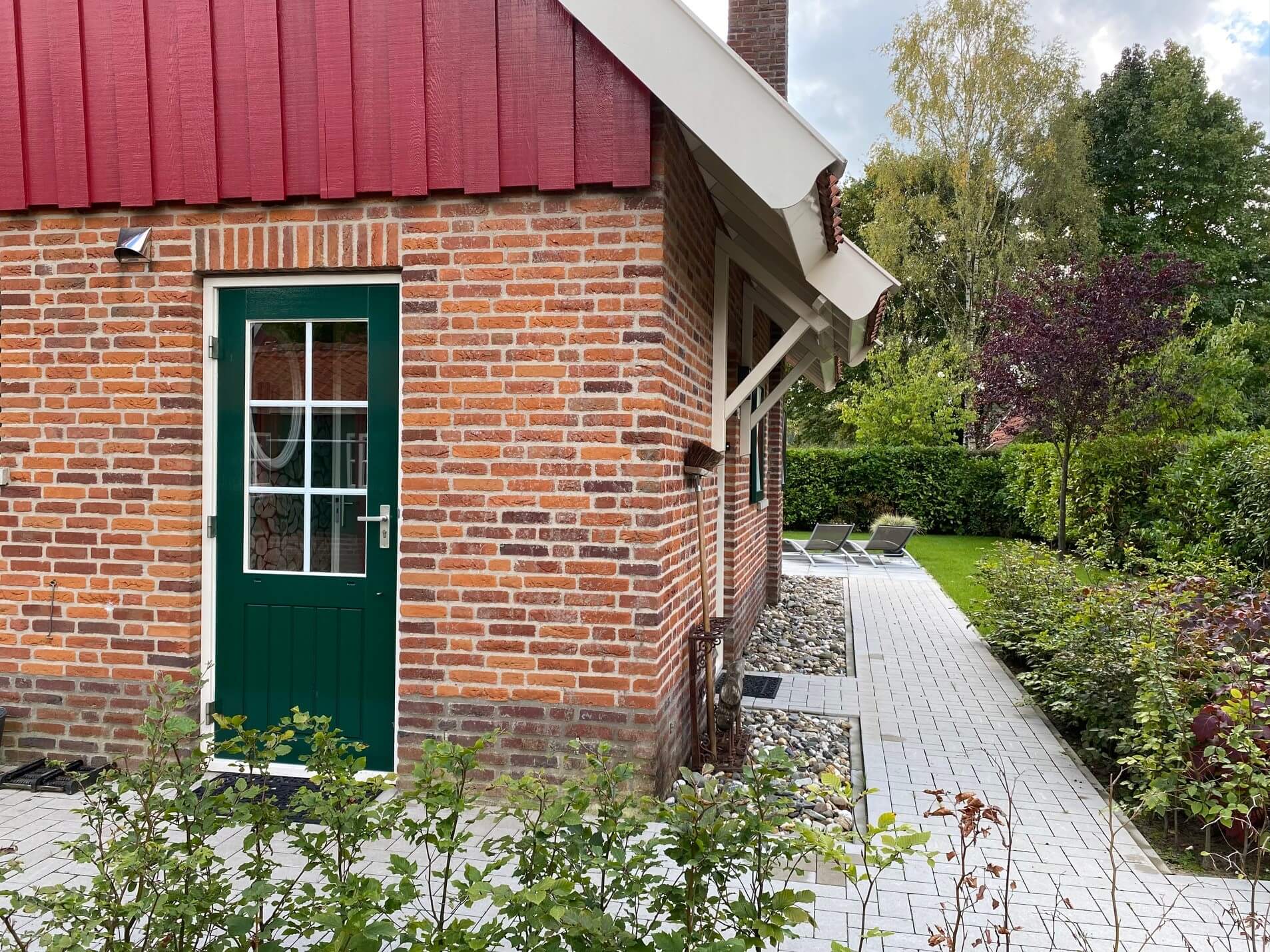 LL tuin zijkant ingang 1