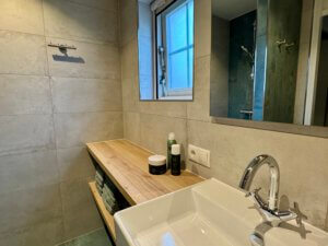 20250123_142235755_iOS