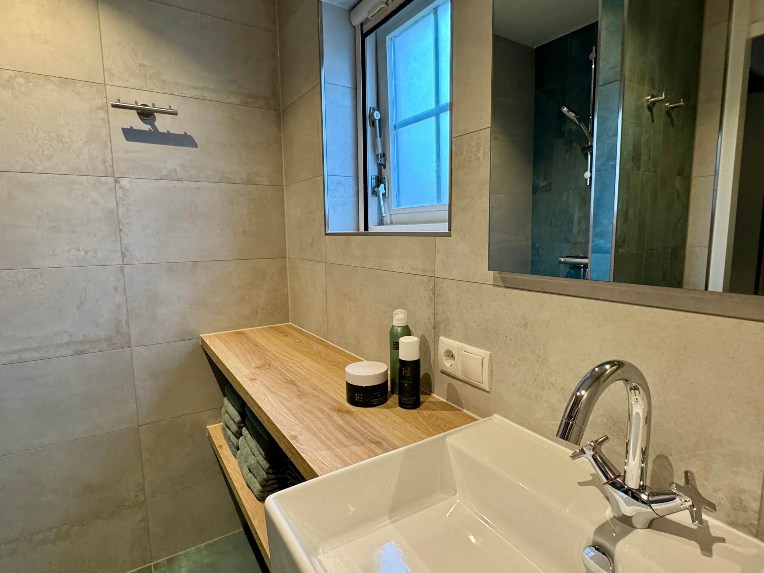 20250123_142235755_iOS