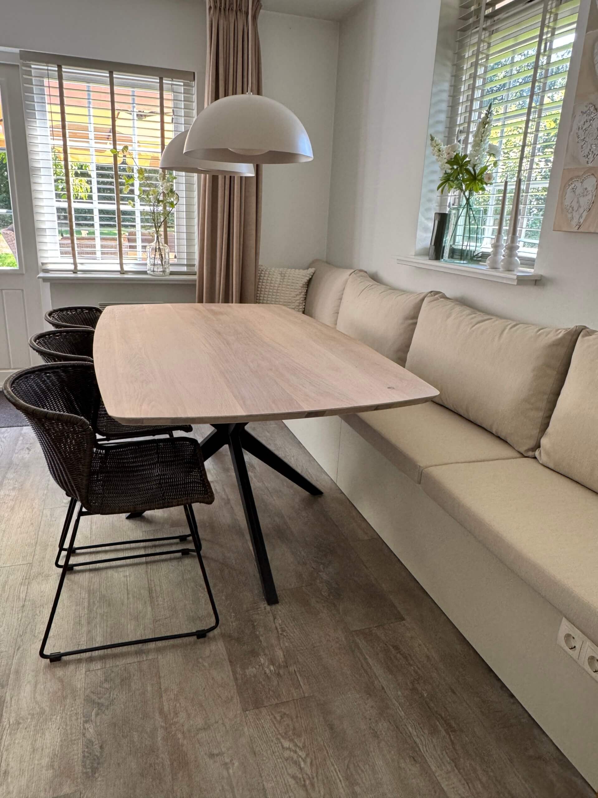 eethoek met royale eetbank